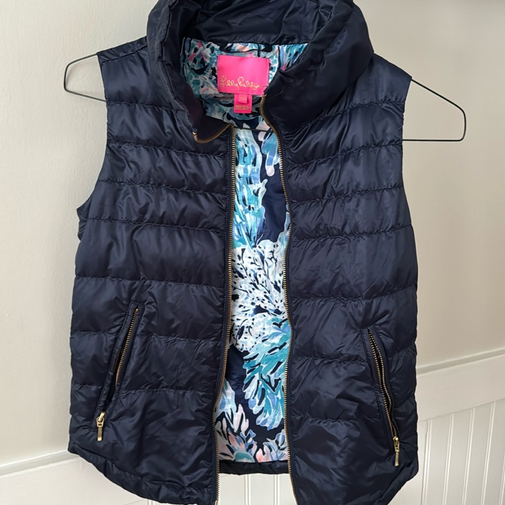Lilly Pulitzer puff vest with zippers on the sides